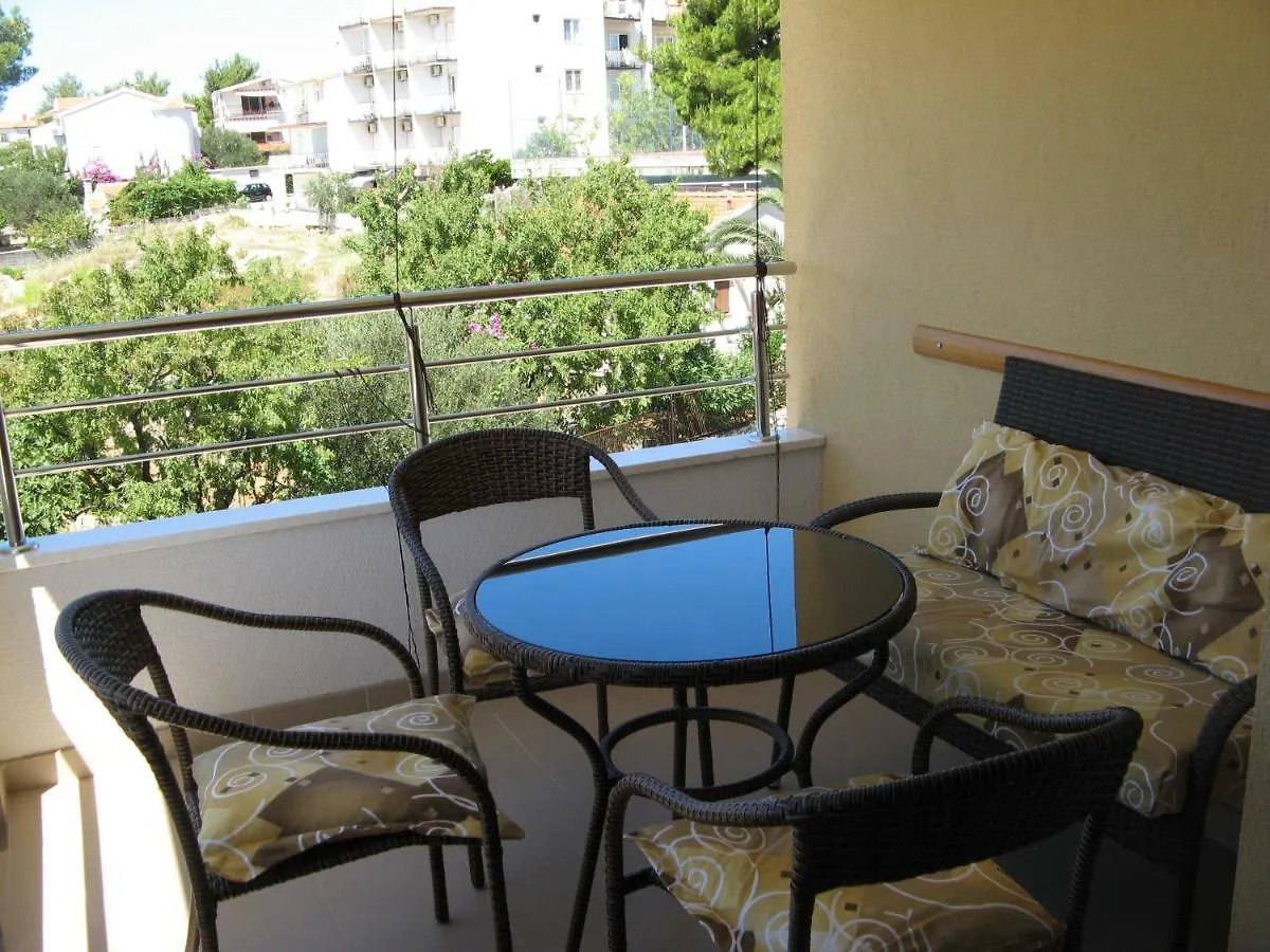 Apartments Otok 2 Trogir