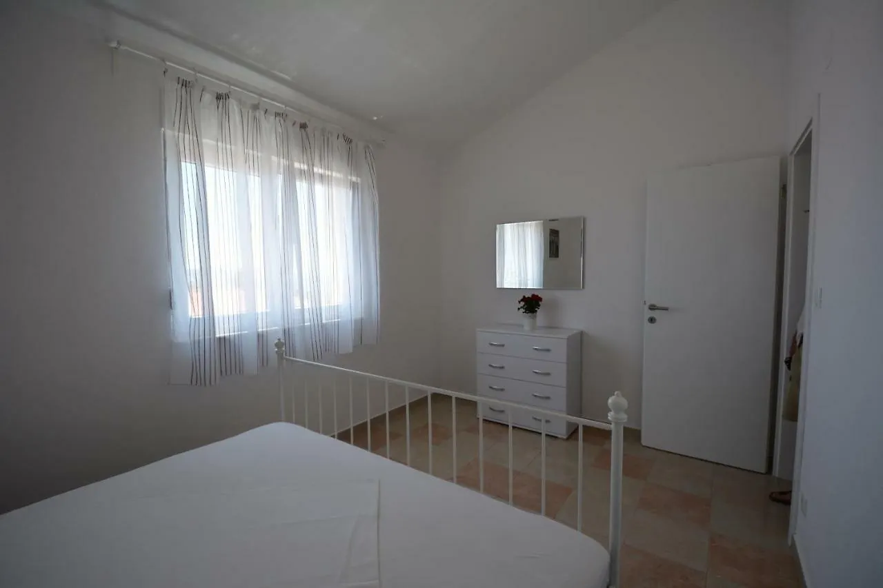 Apartments Otok 2 Trogir