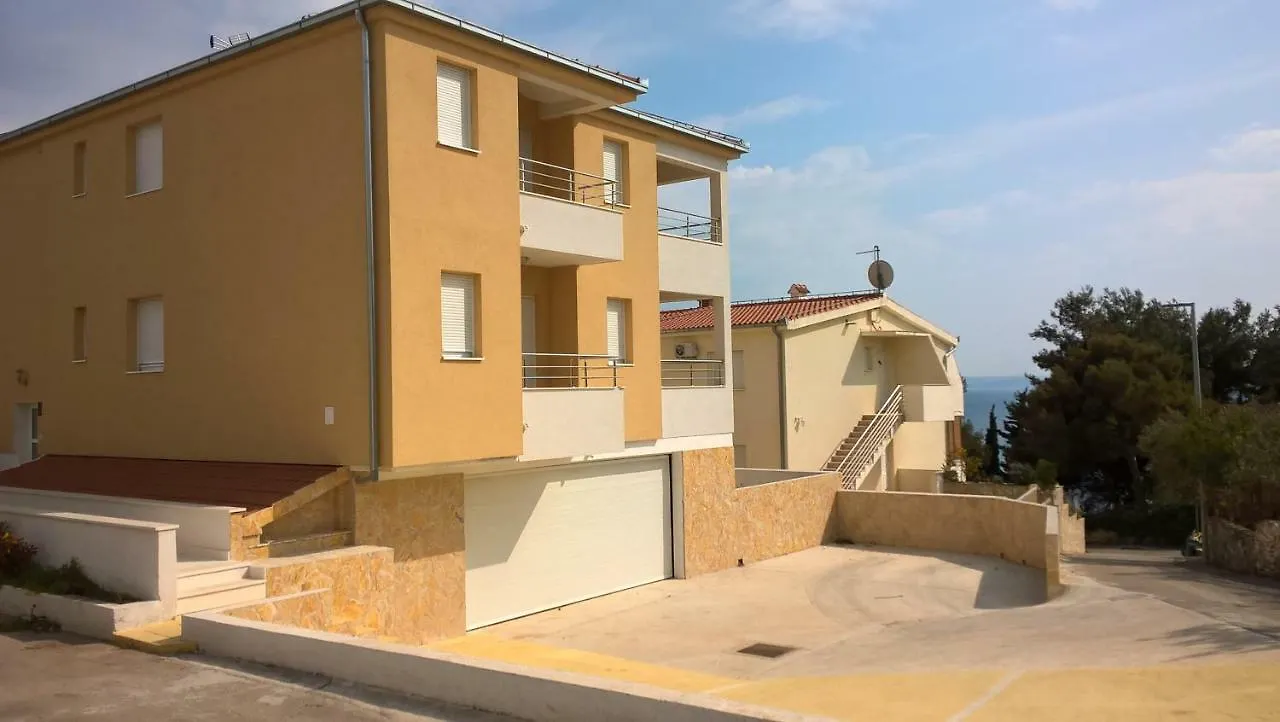 Apartments Otok 2 Trogir
