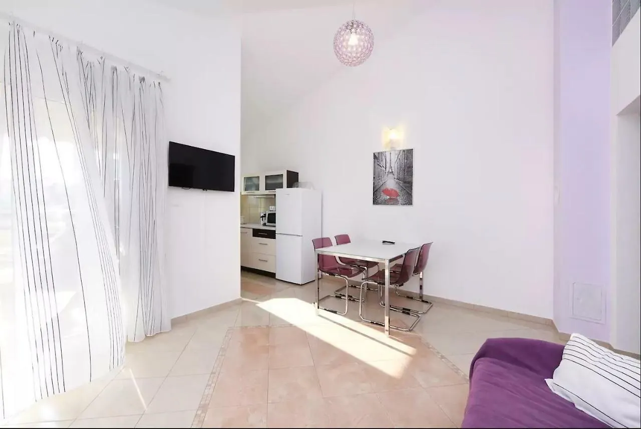 Apartments Otok 2 Trogir