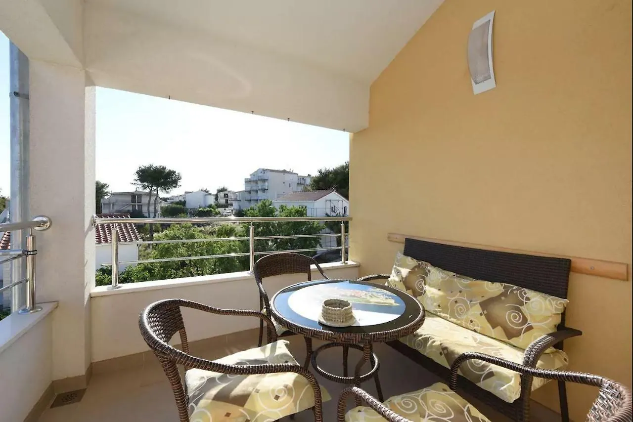 Apartments Otok 2 Trogir